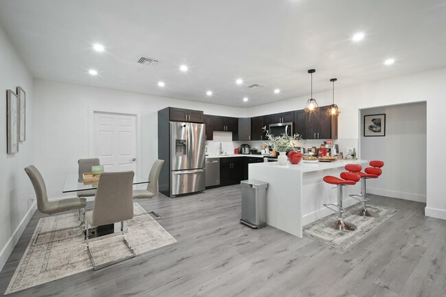 Building Photo - 121 Bayberry Dr