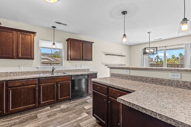 Building Photo - Charming 3- Bedroom home in Bradford Estates!