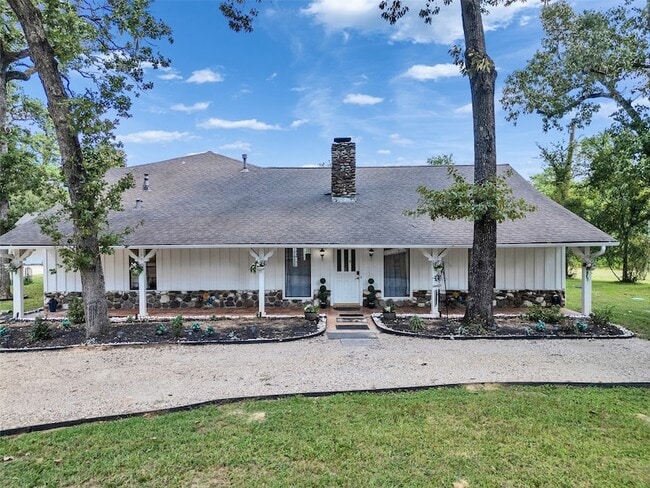 Building Photo - 8402 Matthews Ln