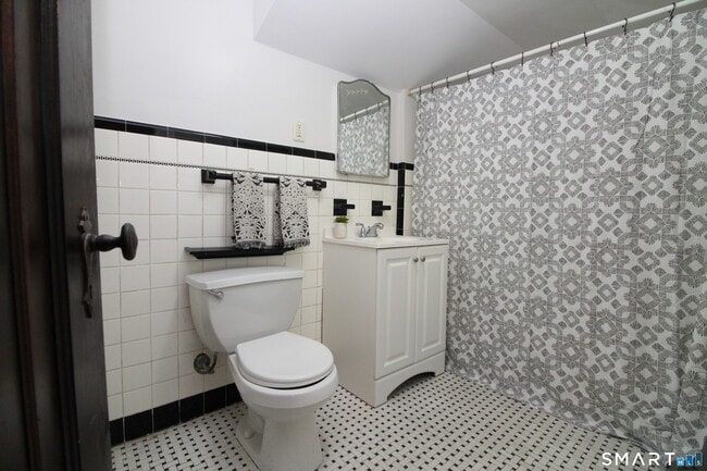 Building Photo - 53 Lilac Ave