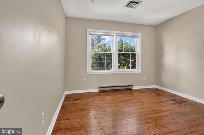 Building Photo - 3409 Beverly Dr