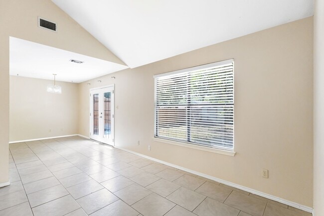Building Photo - Charming 2-Bedroom Home in Boerne, Texas: ...