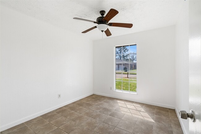 Building Photo - 1666 Meadow Green Dr