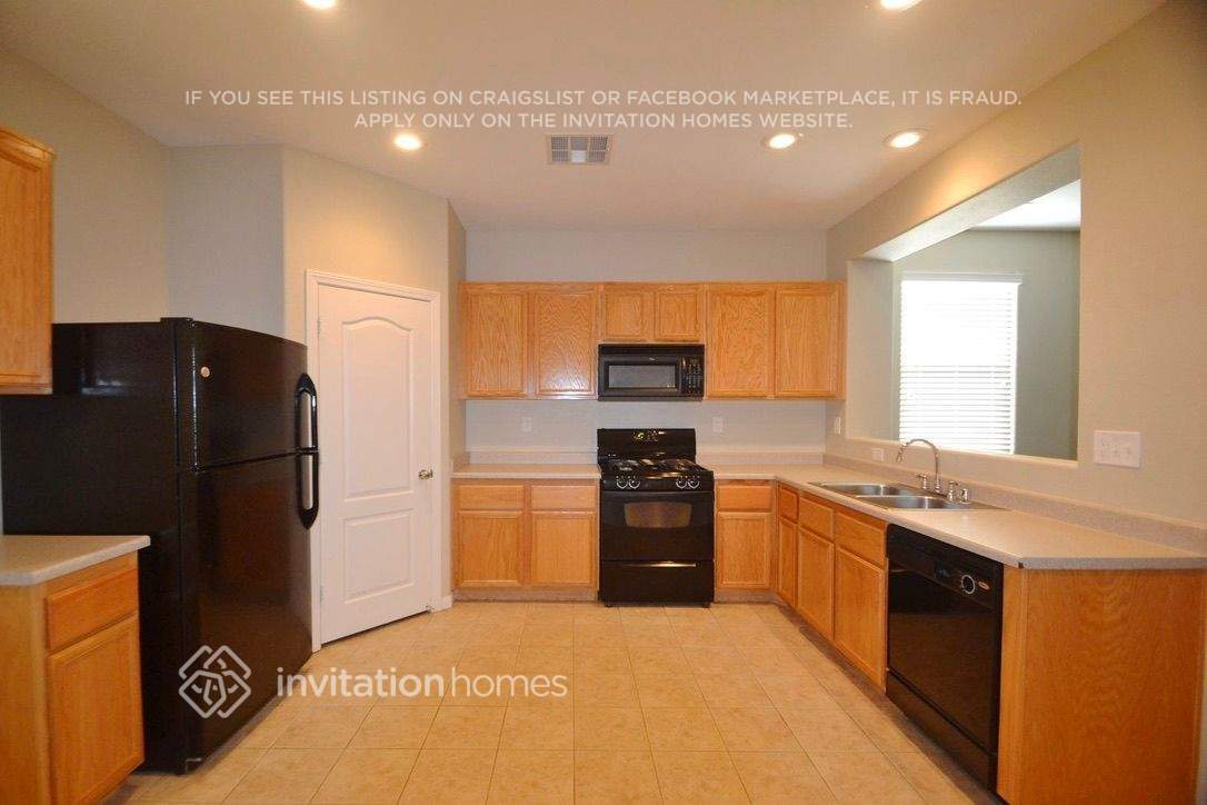 Building Photo - 10670 Cherry Ridge Ct