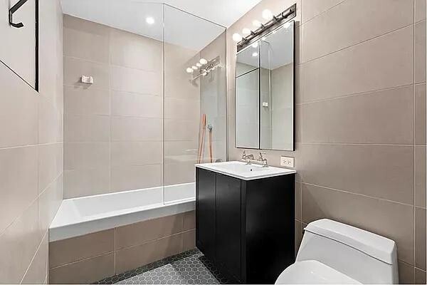 Building Photo - 540 W 28th St