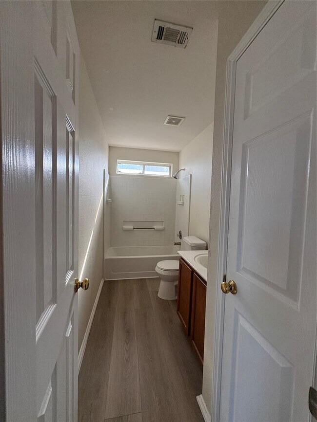 Building Photo - 14304 Sarah Ann Dr