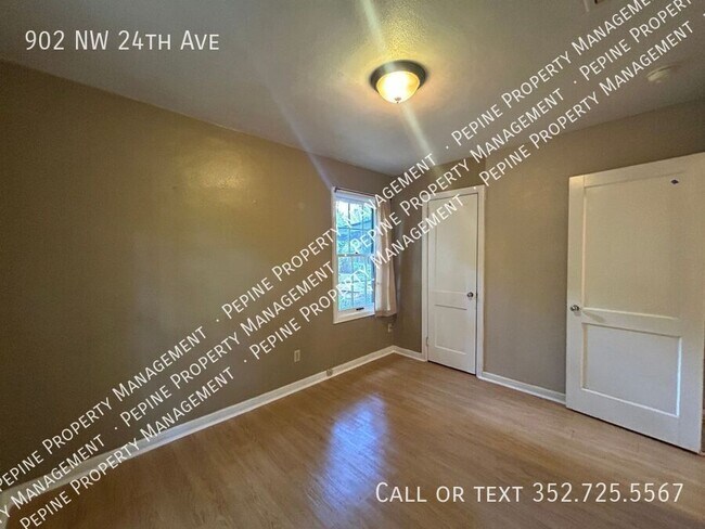 Building Photo - 902 NW 24th Ave
