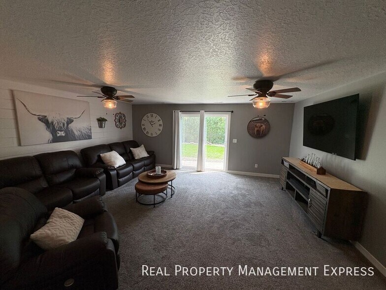 Building Photo - 5 Bedroom 3 Bathroom Home for Rent