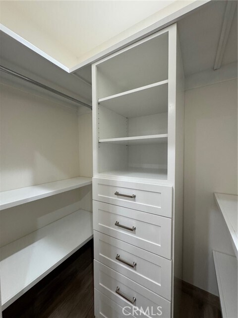 Building Photo - 122 E Brookdale Pl