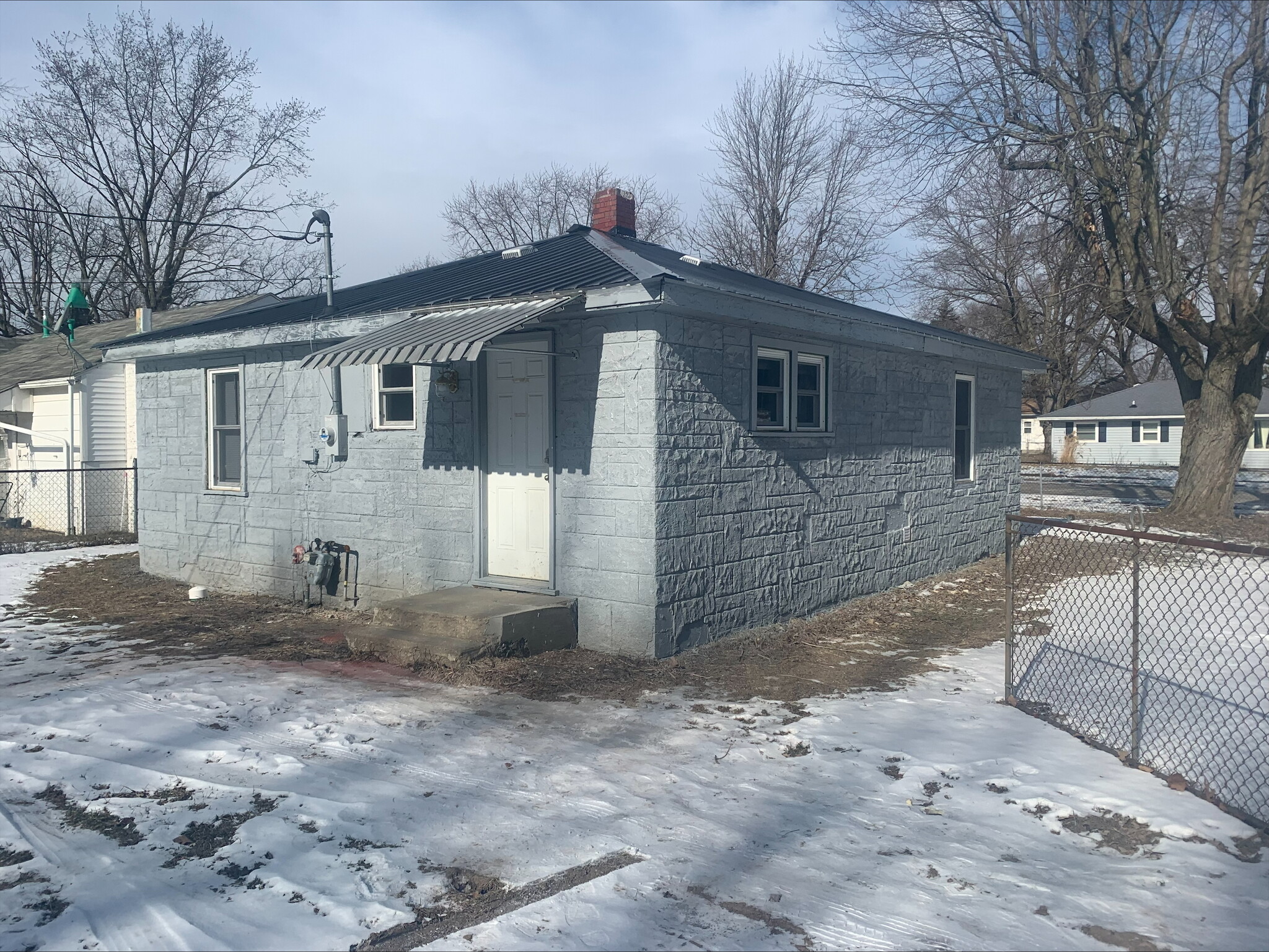 Building Photo - 1501 W 10th St