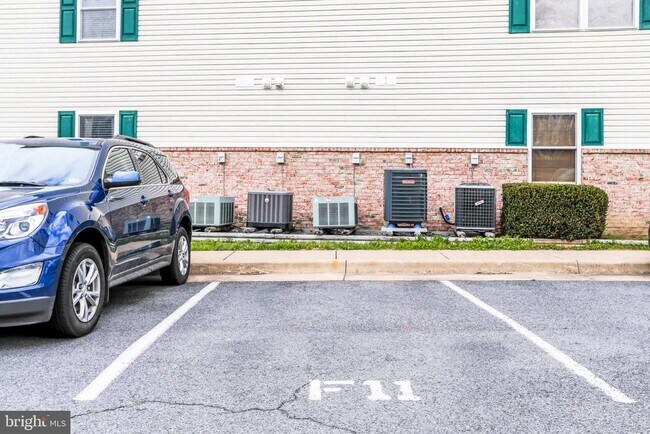 Building Photo - 145 Hailey Ln