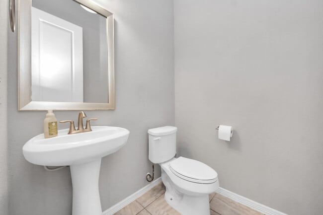 Building Photo - 2219 Bellefontaine