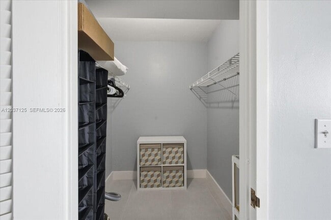 Building Photo - 2899 Collins Ave
