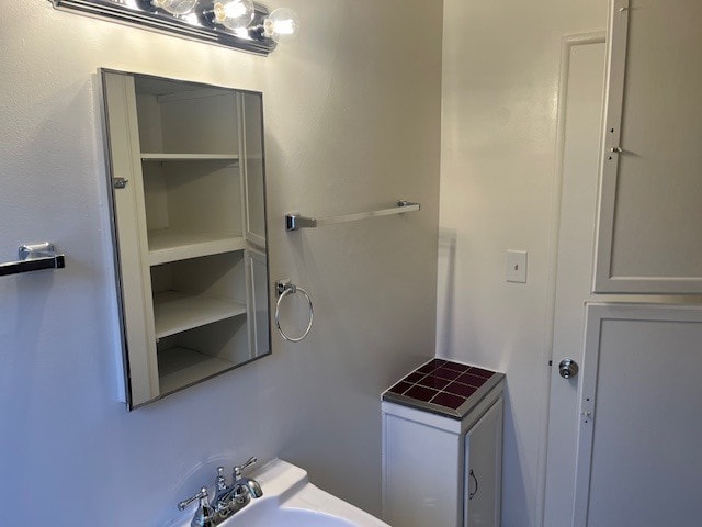 Bath - 3181 S Barrington Ave