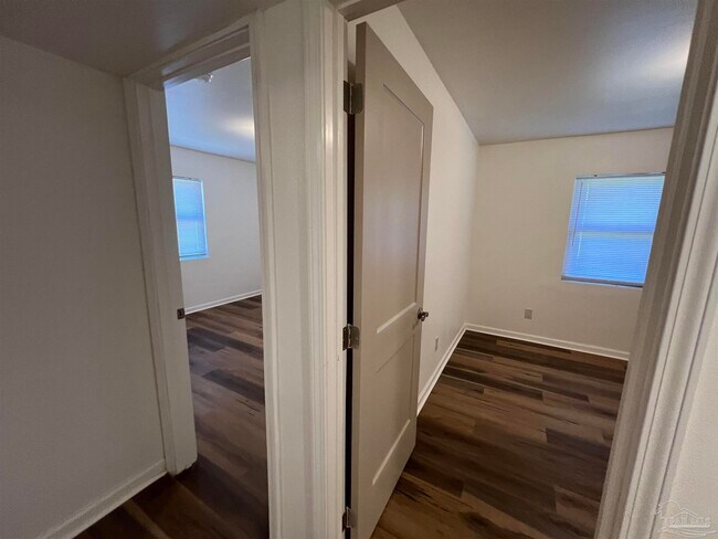 Building Photo - 6791 Vivian Dr
