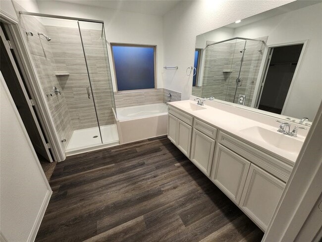 Building Photo - 1606 Happy Vly St