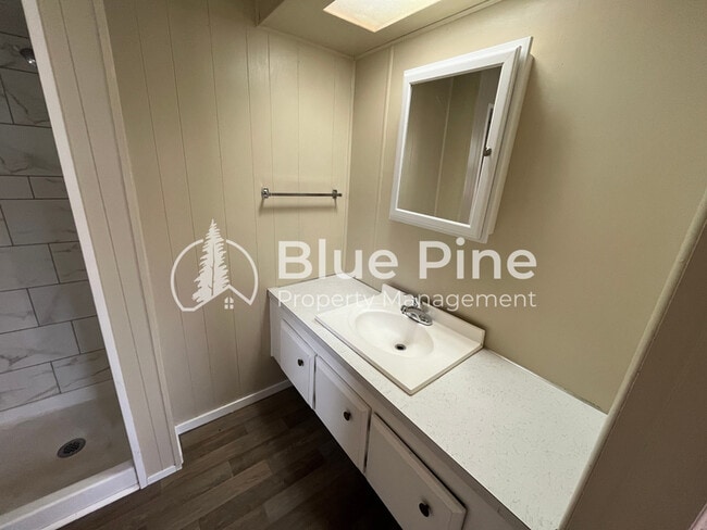 Building Photo - 925 Wilson Ave