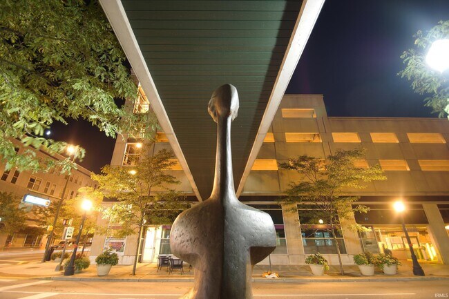 Building Photo - 113 W Wayne St