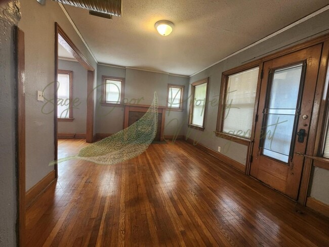 Building Photo - ORIGINAL HARDWOOD FLOORS!!!