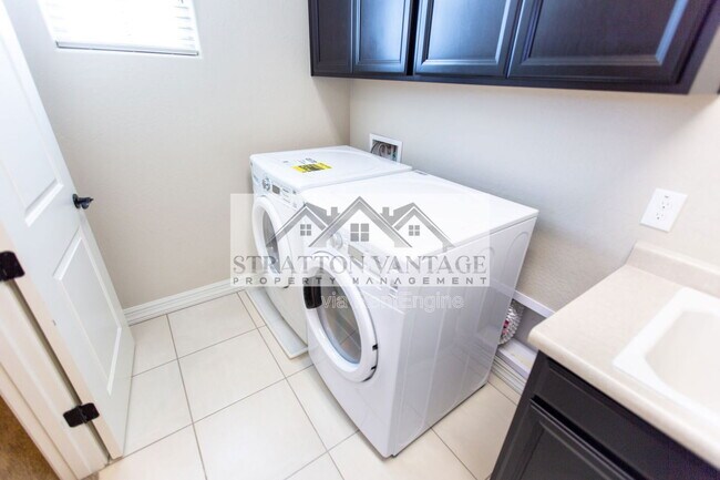 Building Photo - 2883 E Ebony Dr