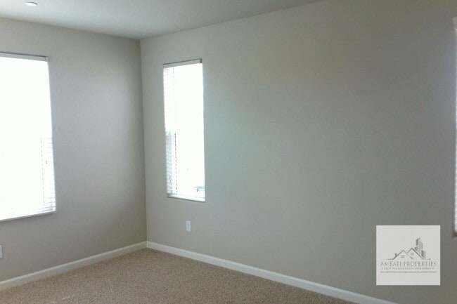 Building Photo - Beautiful 3 Bedroom 2.75 Bath Home in Harlan Ranch!