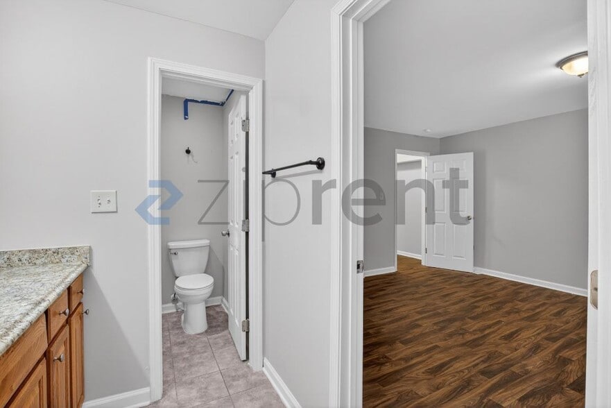 Building Photo - 3575 Oakvale Rd