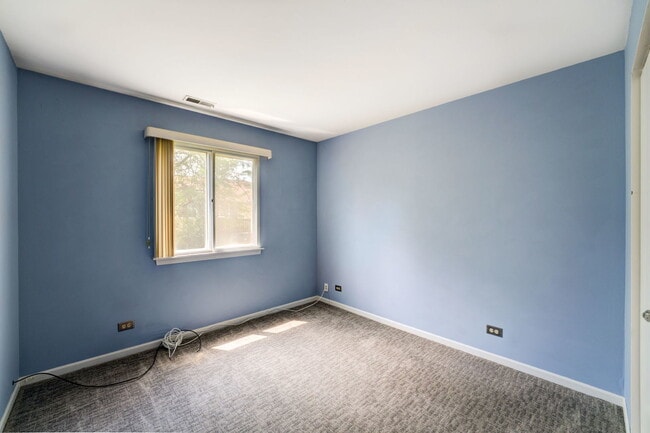 Building Photo - 741 Acorn Ct
