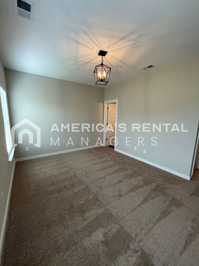 Building Photo - Home for Rent in Eastaboga, AL!!! Availabl...
