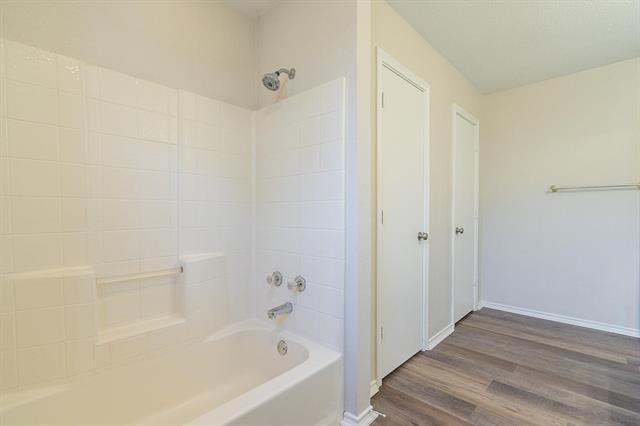 Building Photo - 2507 Meadowview Dr