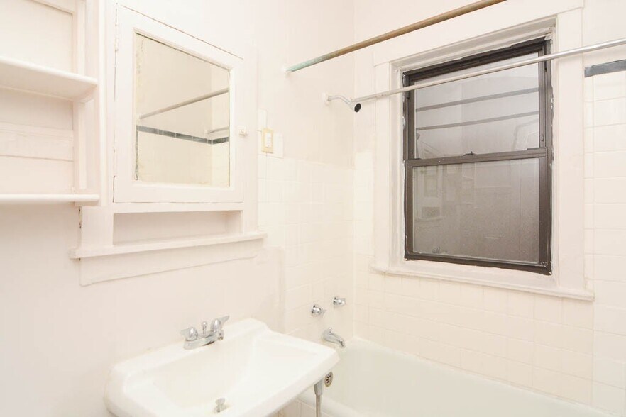 Building Photo - 1030 Dempster St