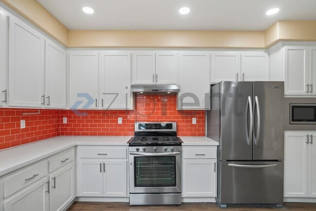 Building Photo - 1210 Coyote Creek Way