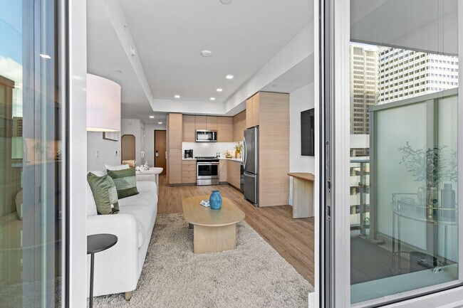 Building Photo - 1049 Seventh Avenue-SI FL7-ID1228264P