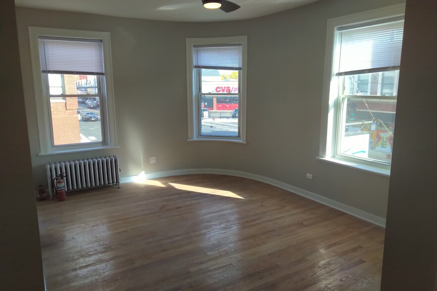 Building Photo - 3248 N Pulaski Rd