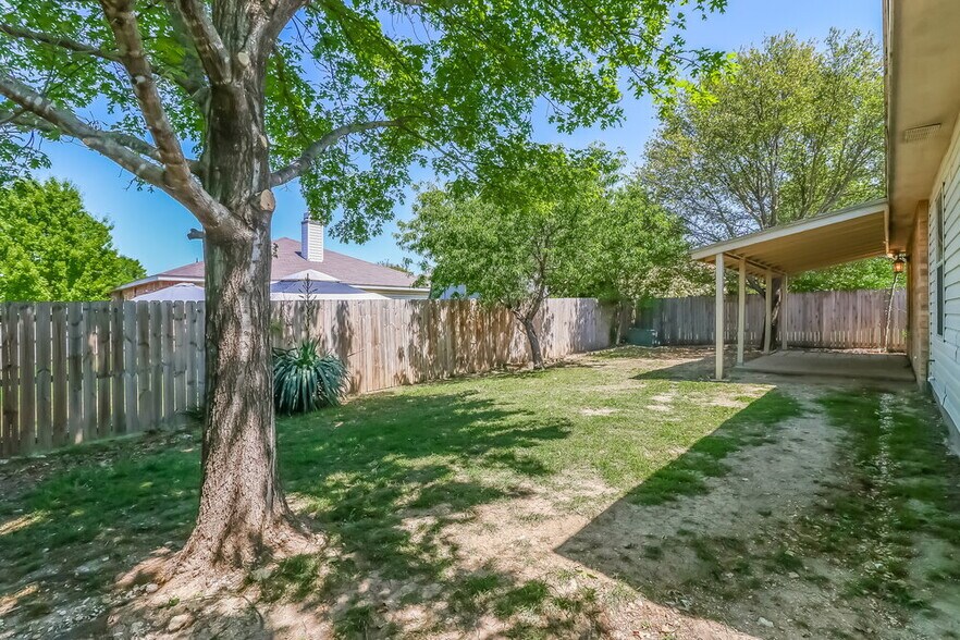Building Photo - 548 Magdalen Ave