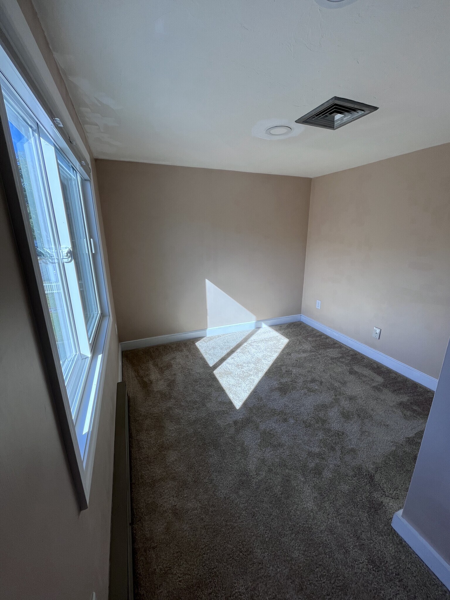 Building Photo - 48 Aberdeen Rd