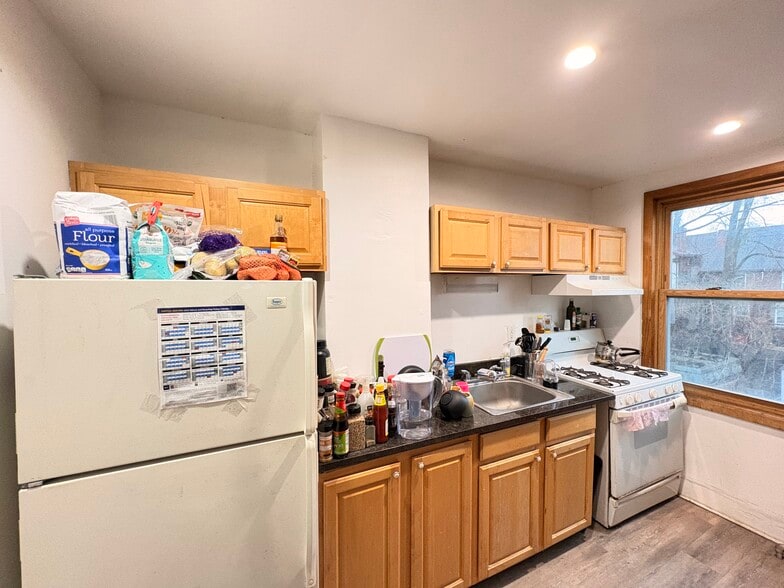 Building Photo - 5818 Hobart St