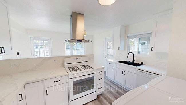 Building Photo - 286 Costa Mesa St