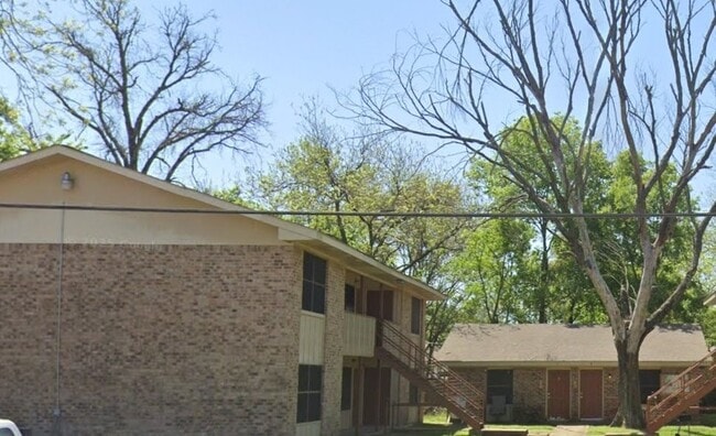 Building Photo - 812 E Palestine St