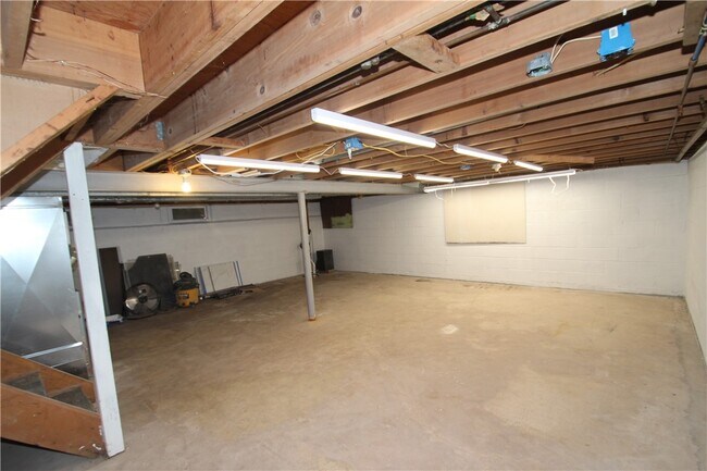 Building Photo - 34 Bright Oaks Dr