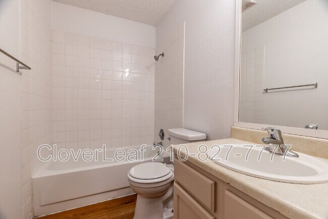 Building Photo - 5528 Lochmoor
