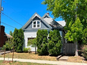 Building Photo - 4Bd/2Ba Two Story House-Available soon
