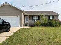 Building Photo - 3 Bedroom in Well Established Neighborhood