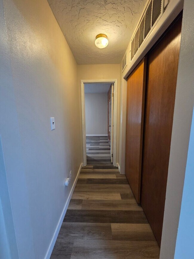 Building Photo - Orchards Home with a View