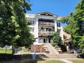 Building Photo - MonARLi 12-Plex