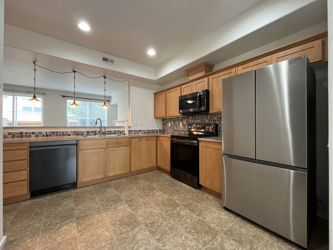 Building Photo - Beautiful 2 Bedroom Townhome with Walk-In Closets Private Deck & Attached Garage