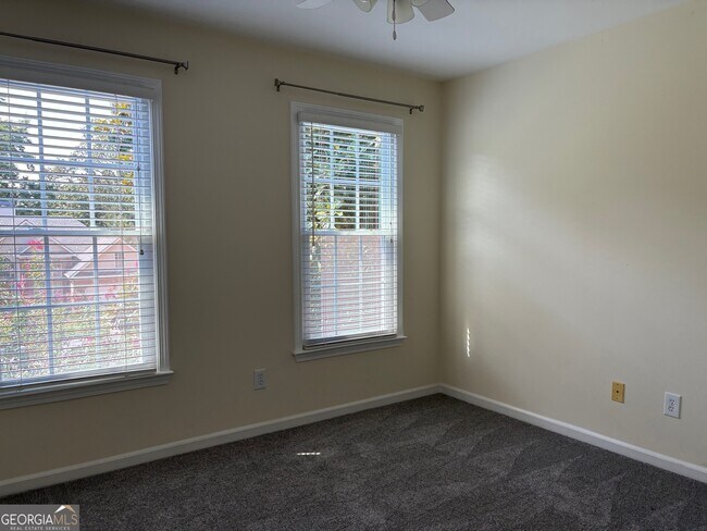 Building Photo - 6221 Woodlore Dr NW