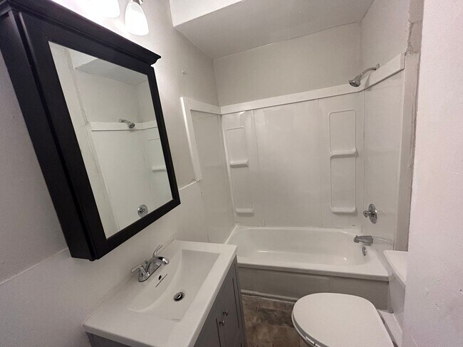 Building Photo - Newly Updated 3 bedroom 1.5 Bath in Cheviot