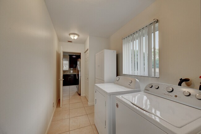 Building Photo - 630 SW 159th Terrace