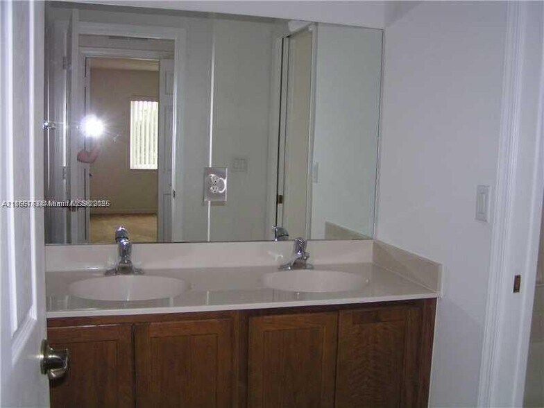 Building Photo - 1309 Alicante Ct