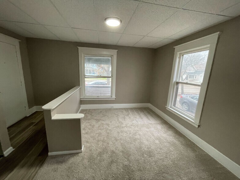 Building Photo - 239 Ann St NE